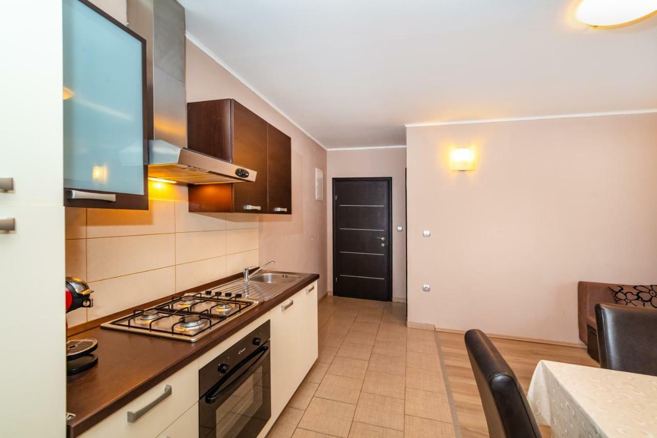 Apartment Adrian Биоград на Мору Екстериор снимка