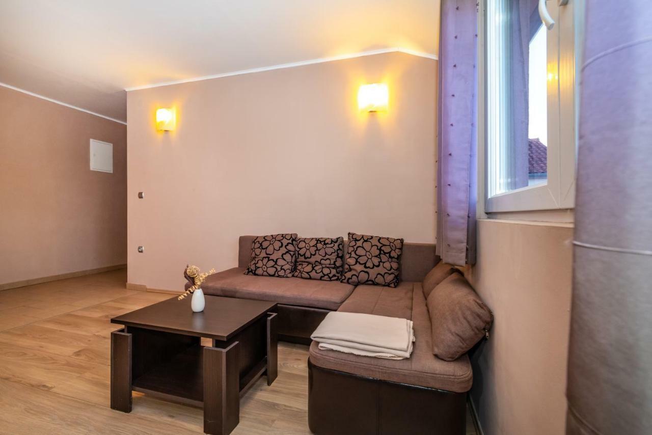 Apartment Adrian Биоград на Мору Екстериор снимка