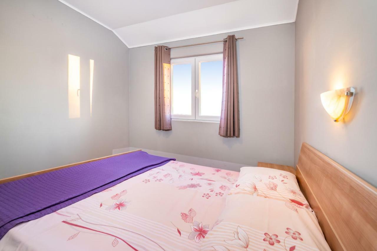 Apartment Adrian Биоград на Мору Екстериор снимка