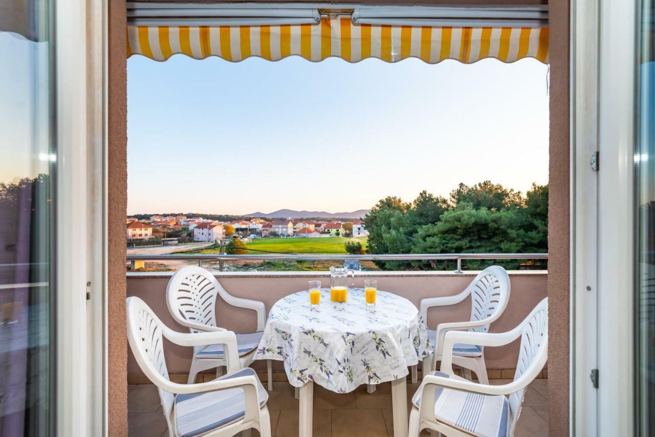 Apartment Adrian Биоград на Мору Екстериор снимка