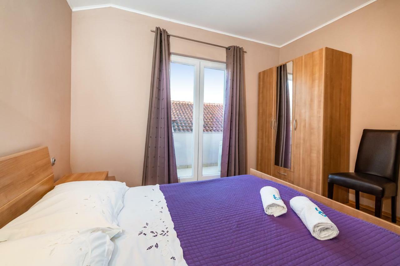 Apartment Adrian Биоград на Мору Екстериор снимка