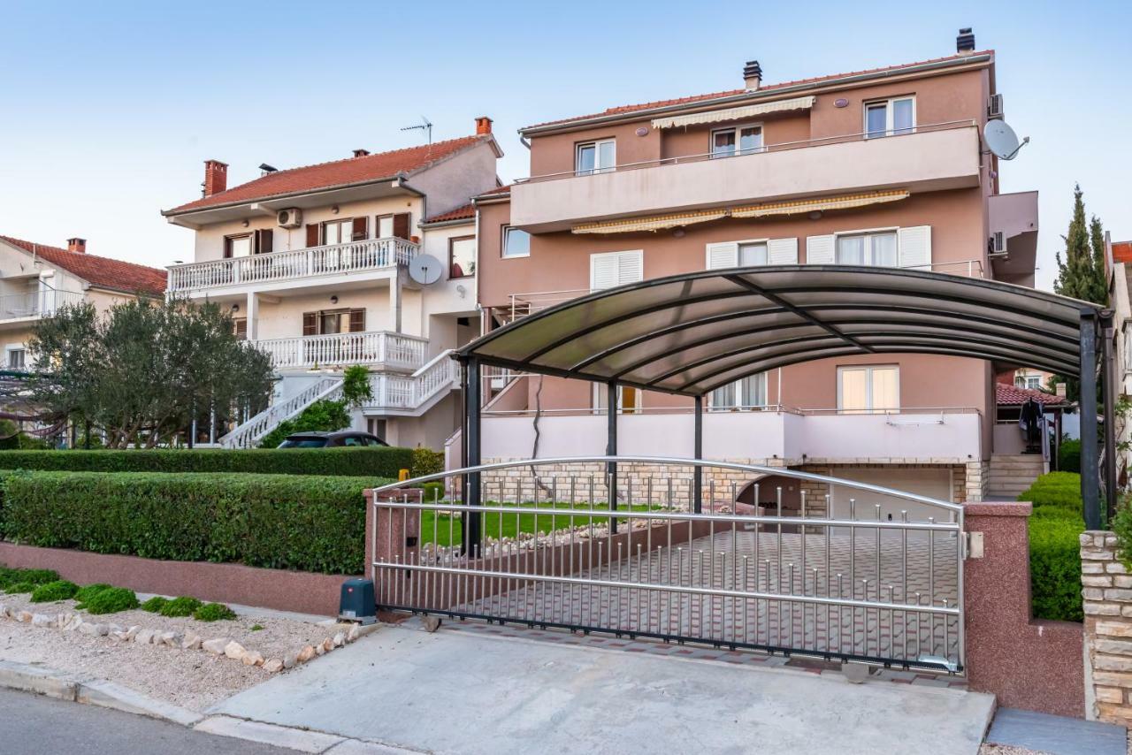 Apartment Adrian Биоград на Мору Екстериор снимка
